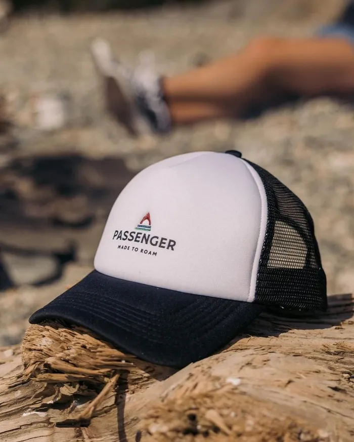 Passenger Clothing Beechey Snapback Trucker Cap Blackwhite WomenMen Caps and Hats