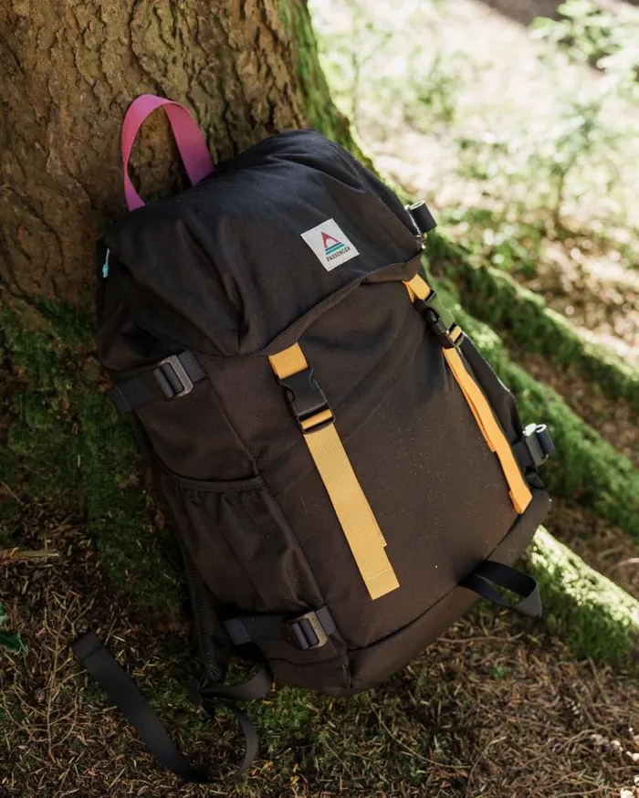 Passenger Clothing Boondocker Recycled 26L Backpack Black WomenMen Backpacks and Bags