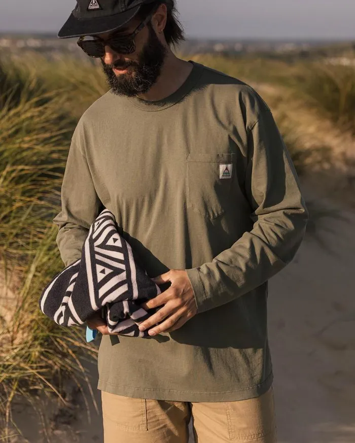 Passenger Clothing Heritage Recycled Relaxed Fit LS TShirt Dusty Olive Men TShirts and Vests