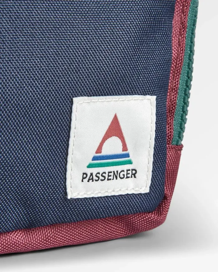 Passenger Clothing Travel Recycled Wash Kit Samba Deep Navy WomenMen Backpacks and Bags