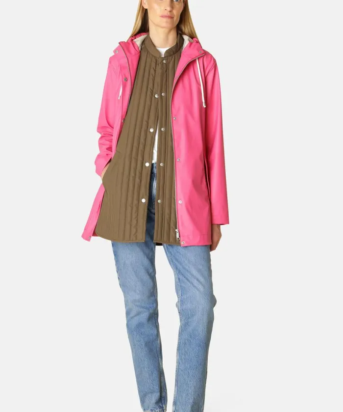 Short Rain Jacket 8211 Magenta Rainwear Ilse Jacobsen Raincoats Short Rain Jacket 8211 Magenta Rainwear Ilse Jacobsen Raincoats